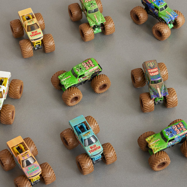 Monster Jam , Mystery Mudders, Official Die-Cast Monster Truck 1:64 Scale (Styles Will Vary)