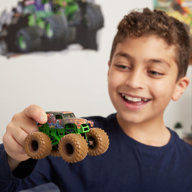 Monster Jam , Mystery Mudders, Official Die-Cast Monster Truck 1:64 Scale (Styles Will Vary)
